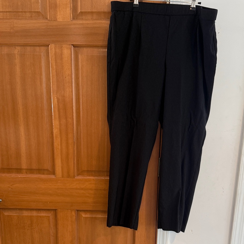 EUC! Women’s size XL, Dana Buchman Leopard Print Black Dress Pants!